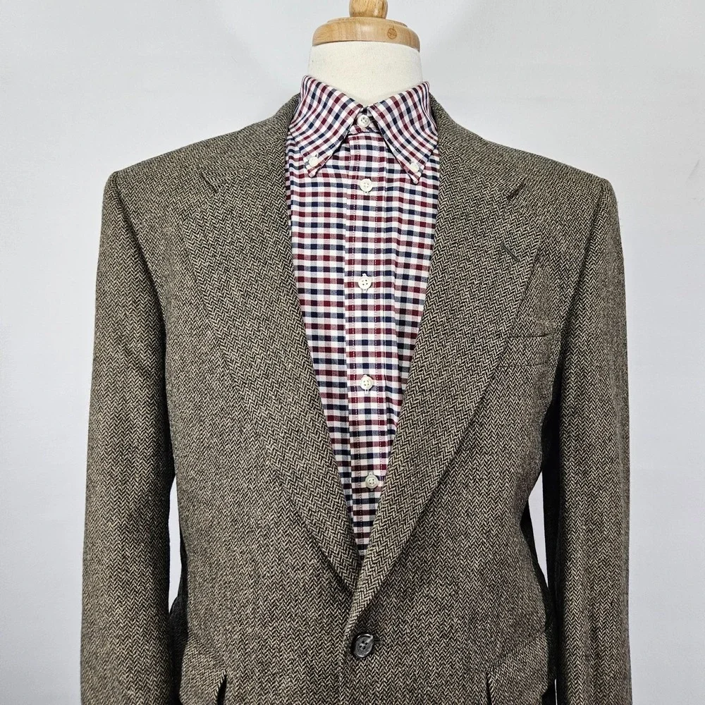 JOS A BANK Men's Tweed Sport Coat Blazer Two Button Brown Herringbone Wool 42R